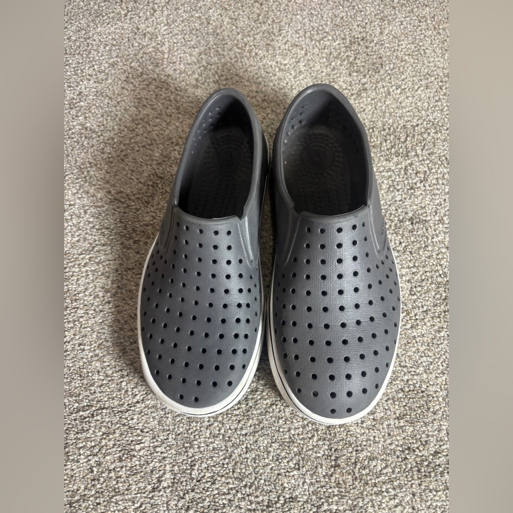 Native Miles Shoes Youth Kids Grey Slip On Water Shoes Lite Size J3 Unisex J3